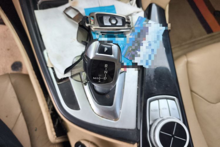 Used BMW 3 Series 2013 320i Sport Edition Gear Lever