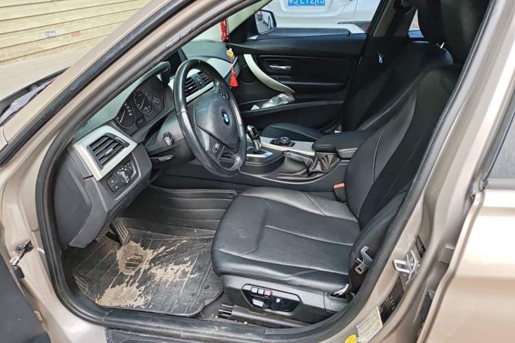 Used BMW 3 Series 2013 320i Active Edition Left Front Seat