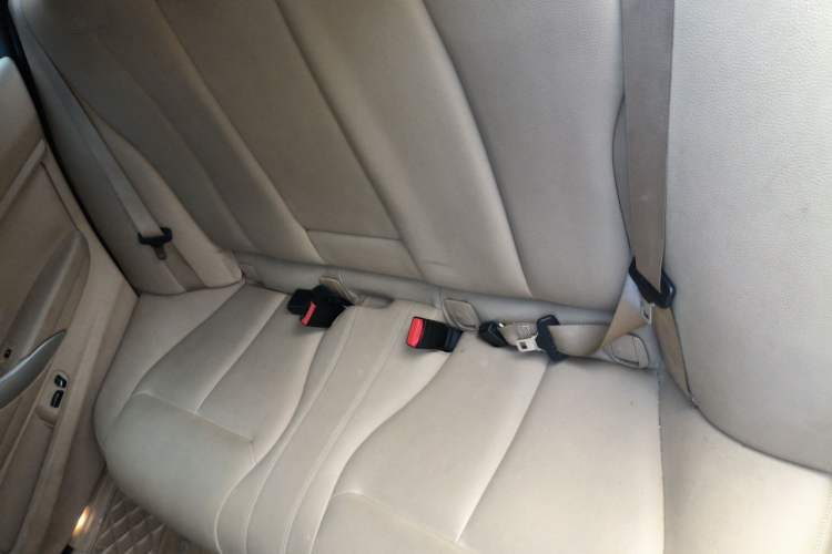 Used BMW 3 Series 2013 320Li Fashion Model Left Rear Seat