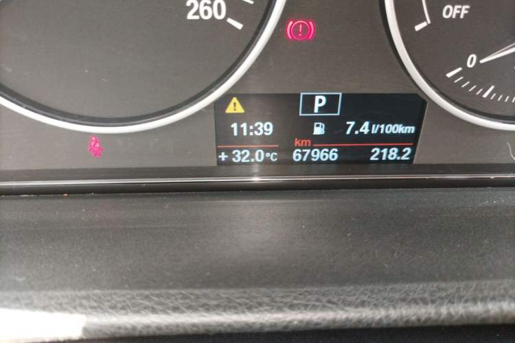 Used BMW 3 Series 2013 316i Active Edition Odometer Close Up