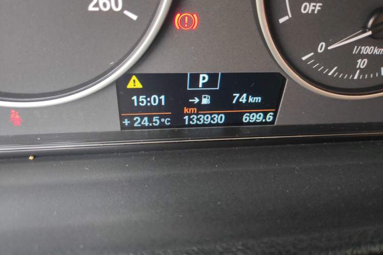 Used BMW 3 Series 2013 320i Sport Edition Odometer Close Up