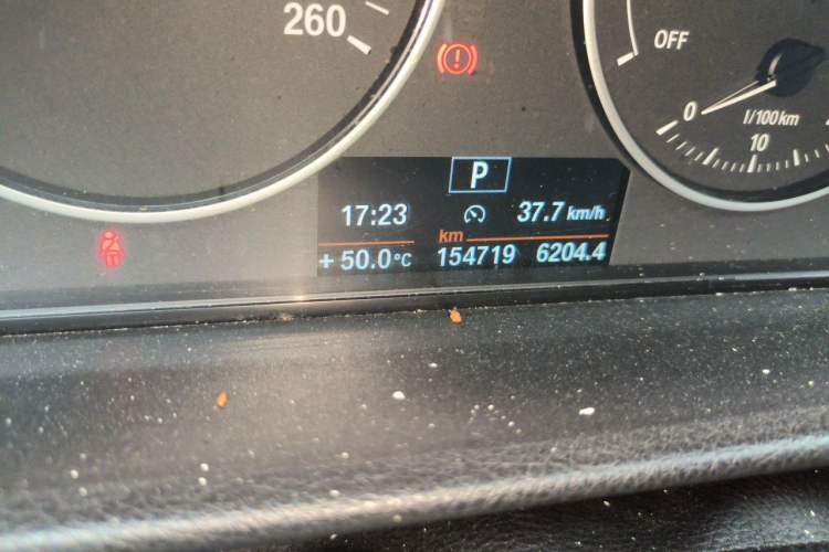 Used BMW 3 Series 2013 320Li Fashion Model Odometer Close Up