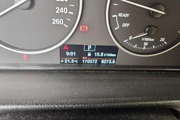 Used BMW 3 Series 2013 320i Sport Edition Odometer Close Up