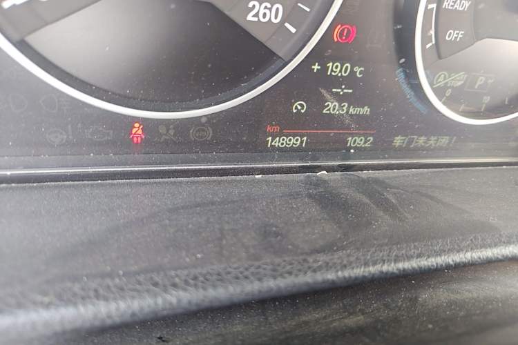 Used BMW 3 Series 2013 320Li Luxury Design Package Odometer Close Up