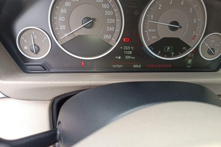 Used BMW 3 Series 2013 320Li Fashion Design Package Odometer Close Up