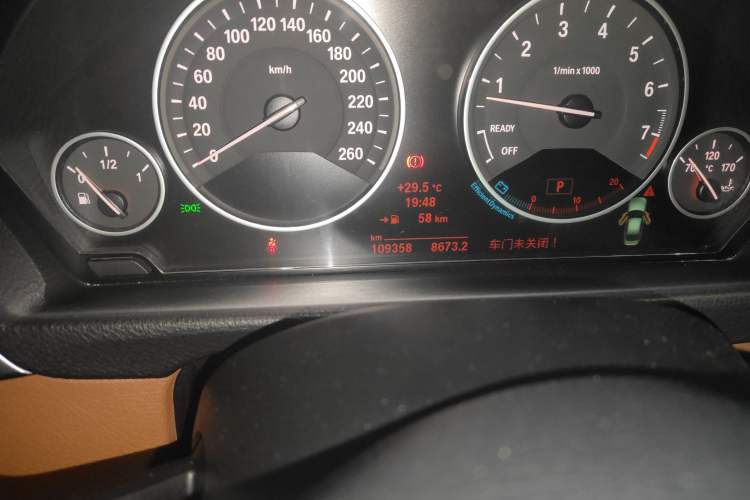 Used BMW 3 Series 2013 Facelifted 320Li Luxury Design Package Odometer Close Up