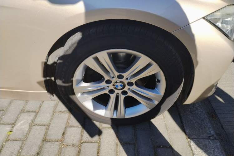 Used BMW 3 Series 2013 328i Sport Design Package Right Front Wheel Hub