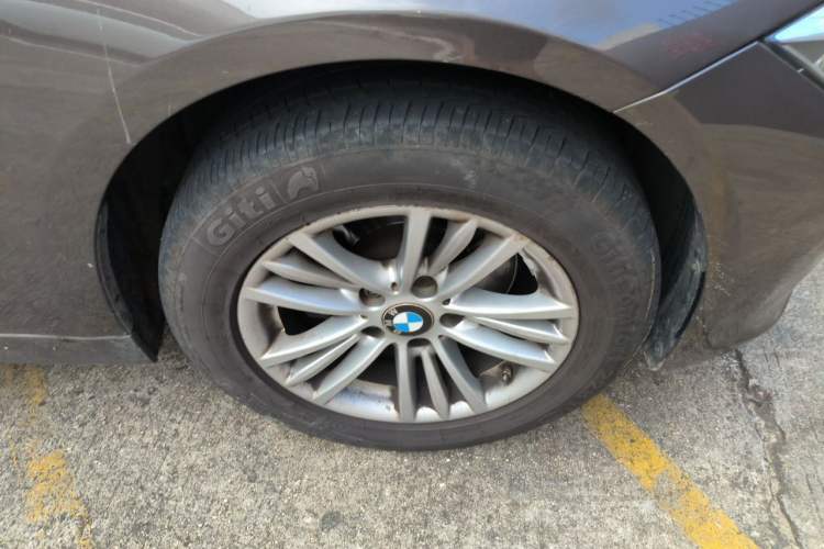 Used BMW 3 Series 2013 320Li Fashion Model Right Front Wheel Hub