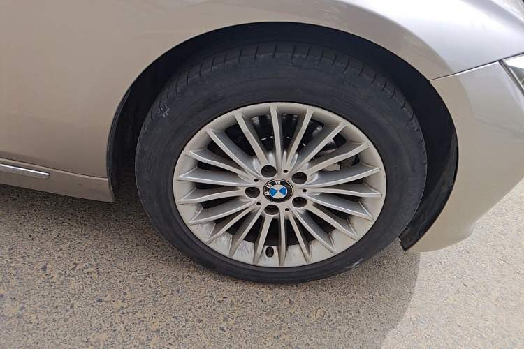 Used BMW 3 Series 2013 320Li Luxury Design Package Right Front Wheel Hub