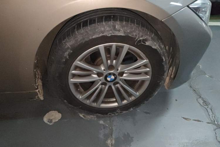 Used BMW 3 Series 2013 320Li Fashion Model Right Front Wheel Hub