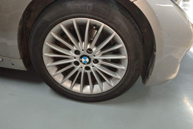 Used BMW 3 Series 2013 320Li Luxury Design Package Right Front Wheel Hub