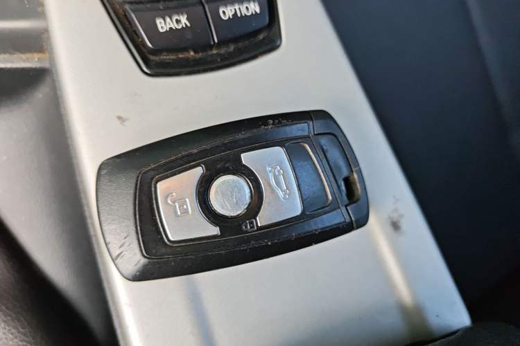 Used BMW 3 Series 2013 320i Active Edition Vehicle Key