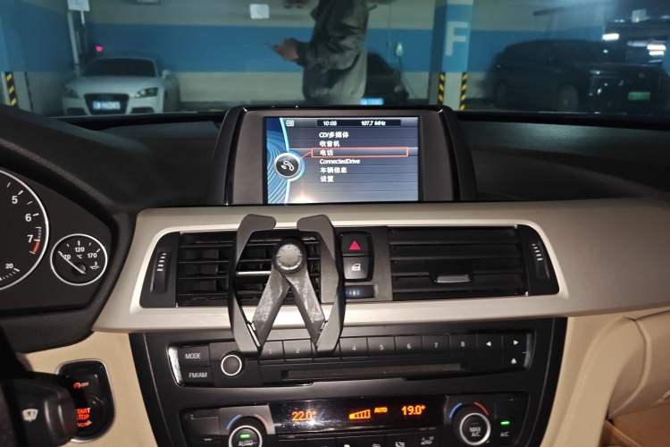 Used BMW 3 Series 2013 320Li Fashion Model Audio And AC Panel