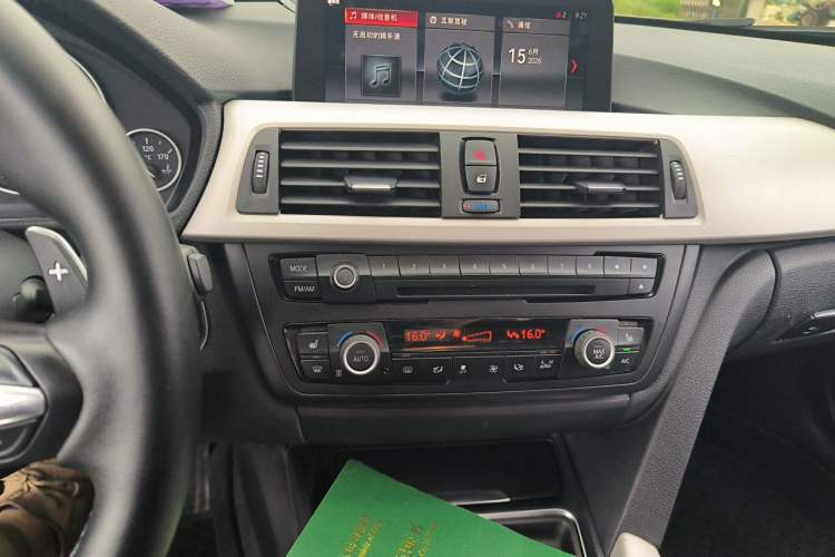 Used BMW 3 Series 2013 320i Sport Edition Audio And AC Panel