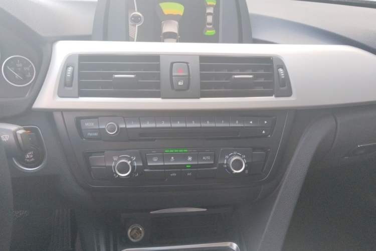 Used BMW 3 Series 2013 320Li Manual Model Audio And AC Panel