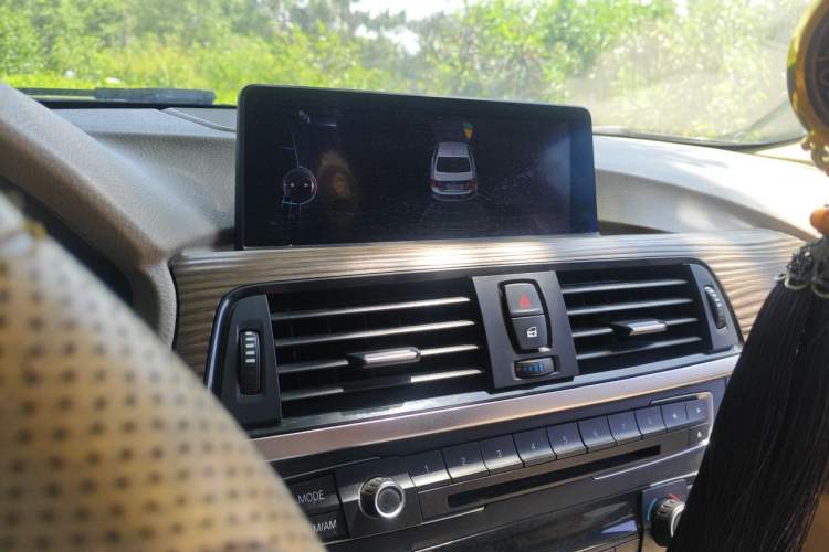 Used BMW 3 Series 2013 320Li Fashion Design Package Audio And AC Panel
