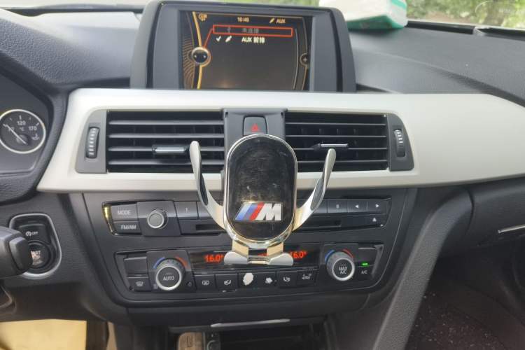 Used BMW 3 Series 2013 320Li Fashion Model Audio And AC Panel