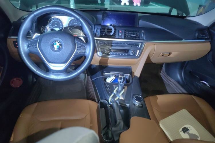 Used BMW 3 Series 2013 Facelift 320Li Fashion Design Package Center Console