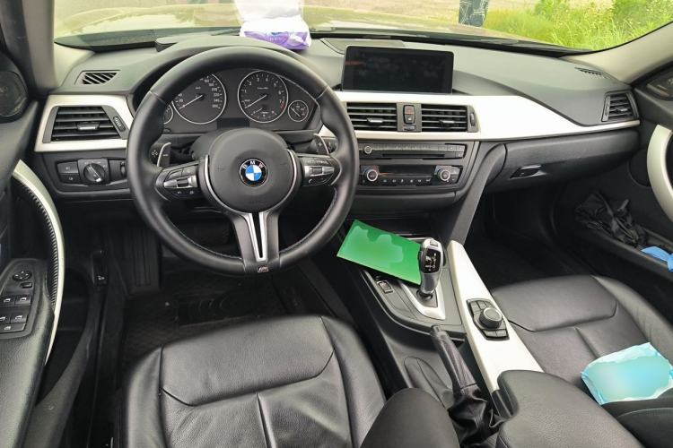 Used BMW 3 Series 2013 320i Sport Edition Center Console
