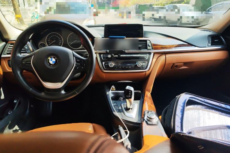 Used BMW 3 Series 2013 Facelifted 320Li Luxury Design Package Center Console