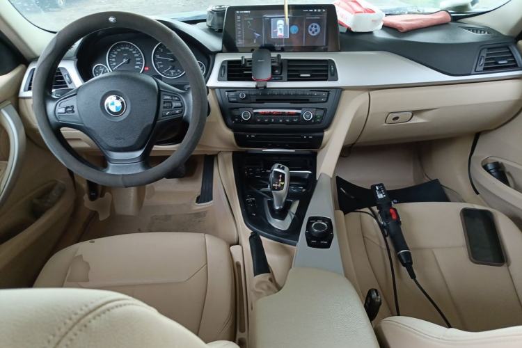 Used BMW 3 Series 2013 320Li Fashion Model Center Console