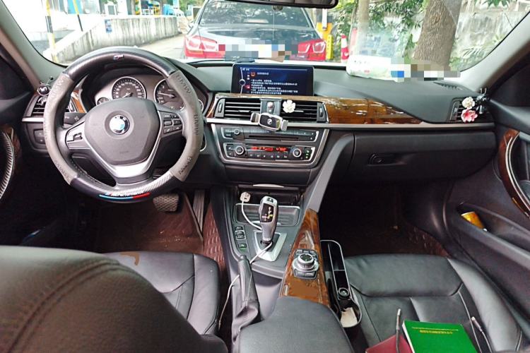 Used BMW 3 Series 2013 320Li Luxury Design Package Center Console