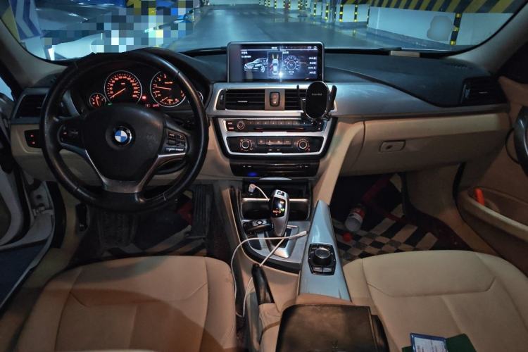 Used BMW 3 Series 2013 316i Active Edition Center Console