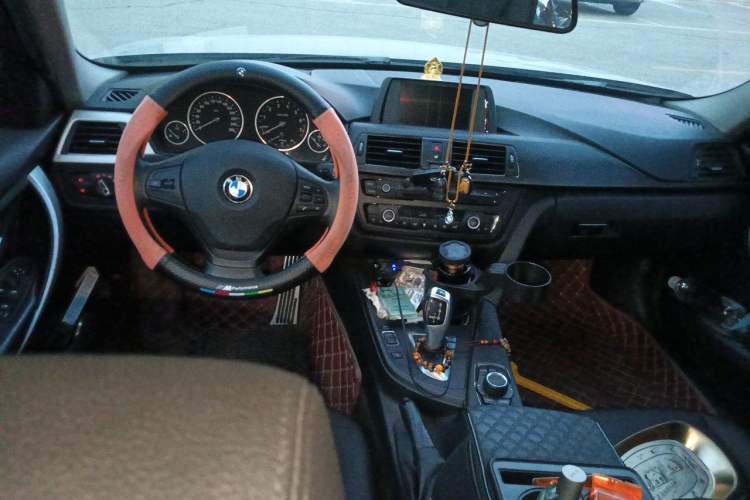 Used BMW 3 Series 2013 320Li Fashion Model Center Console