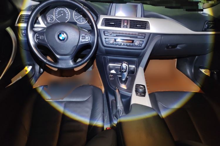 Used BMW 3 Series 2013 320i Sport Edition Center Console