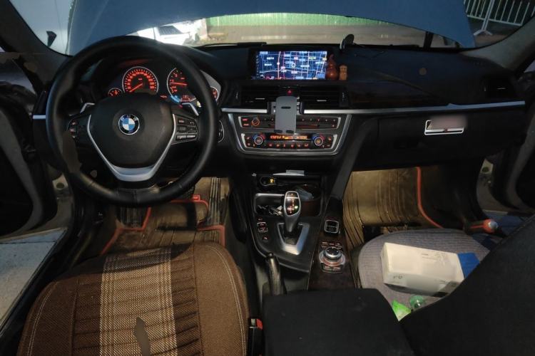 Used BMW 3 Series 2013 328Li Luxury Design Package Center Console