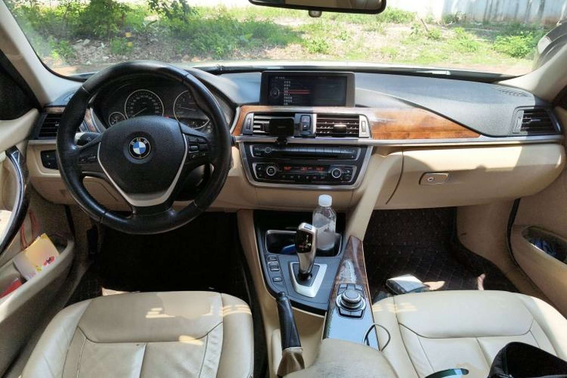 Used BMW 3 Series 2013 Facelifted 320Li Luxury Design Package Center Console
