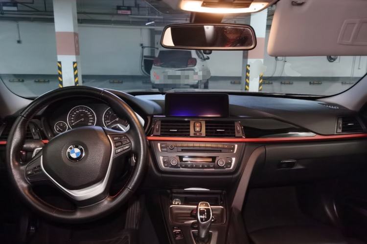 Used BMW 3 Series 2013 320i Sport Design Package Center Console
