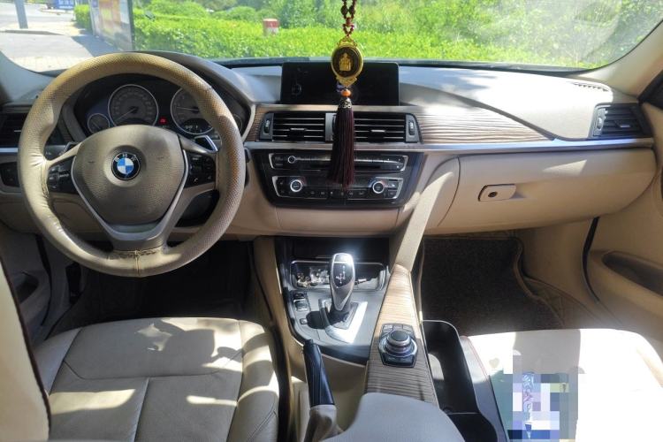 Used BMW 3 Series 2013 320Li Fashion Design Package Center Console
