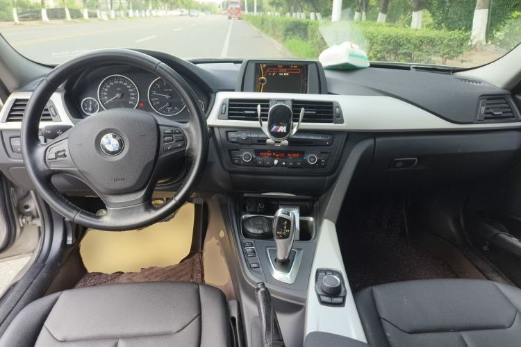 Used BMW 3 Series 2013 320Li Fashion Model Center Console