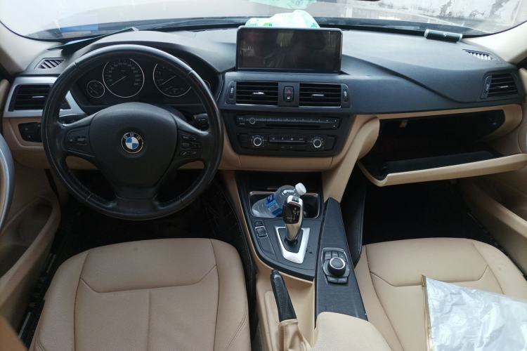 Used BMW 3 Series 2013 320i Active Edition Center Console