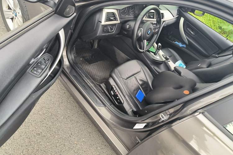 Used BMW 3 Series 2013 320i Sport Edition Driver Seat