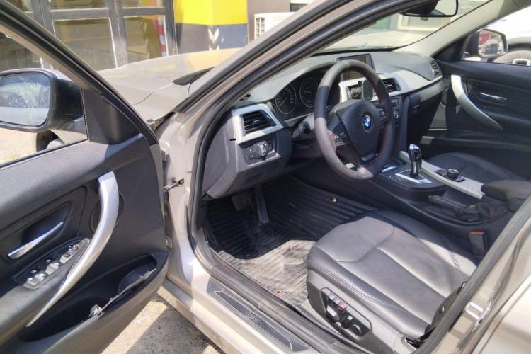 Used BMW 3 Series 2013 320i Sport Edition Driver Seat