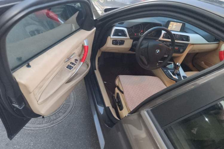 Used BMW 3 Series 2013 320i Sport Edition Driver Seat
