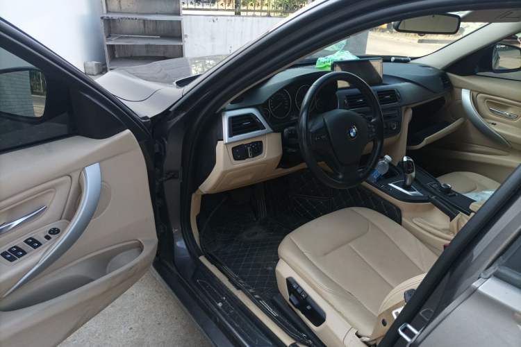 Used BMW 3 Series 2013 320i Active Edition Driver Seat