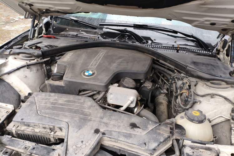 Used BMW 3 Series 2013 320Li Fashion Model Engine Bay