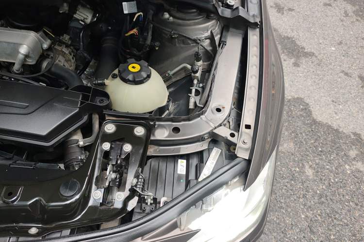 Used BMW 3 Series 2013 328Li Luxury Design Package Engine Bay Left