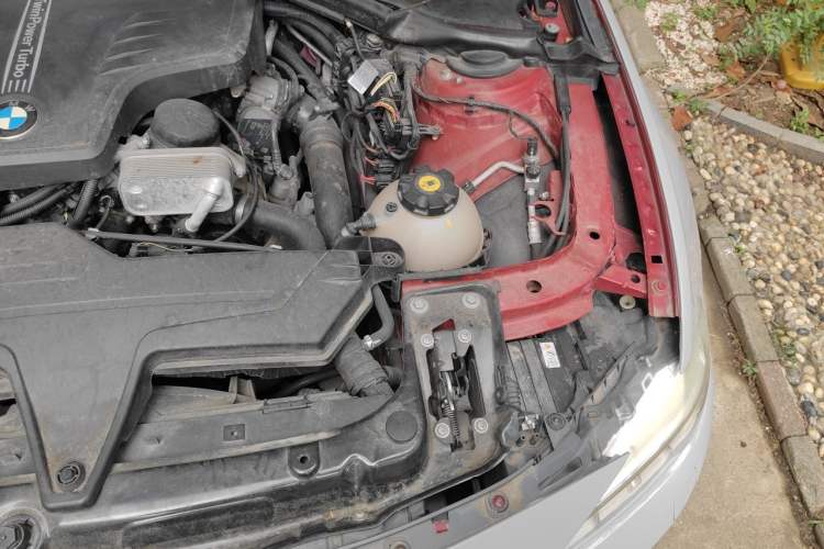 Used BMW 3 Series 2013 320Li Fashion Model Engine Bay Left