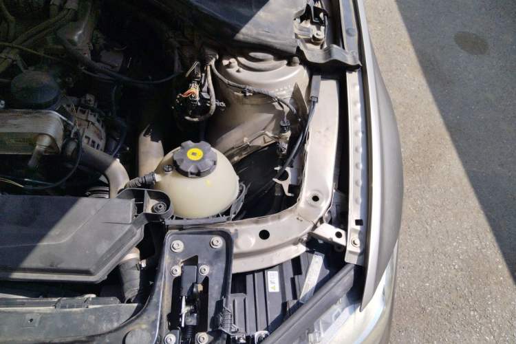 Used BMW 3 Series 2013 320i Sport Edition Engine Bay Left