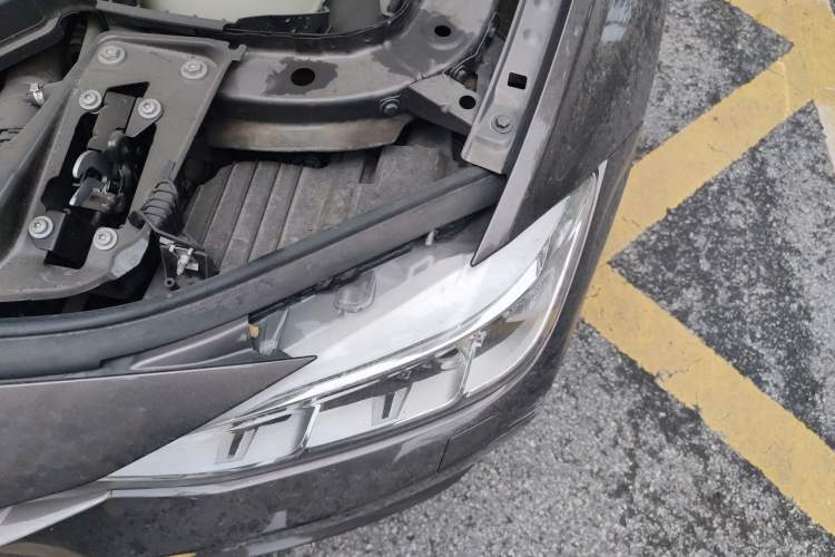 Used BMW 3 Series 2013 320Li Fashion Model Engine Bay Left