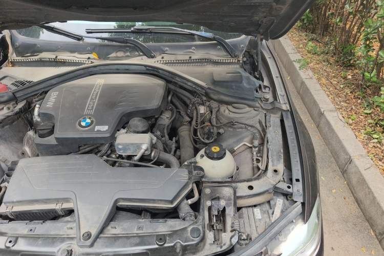 Used BMW 3 Series 2013 Restyled 320i Sport Design Package Engine Bay Left
