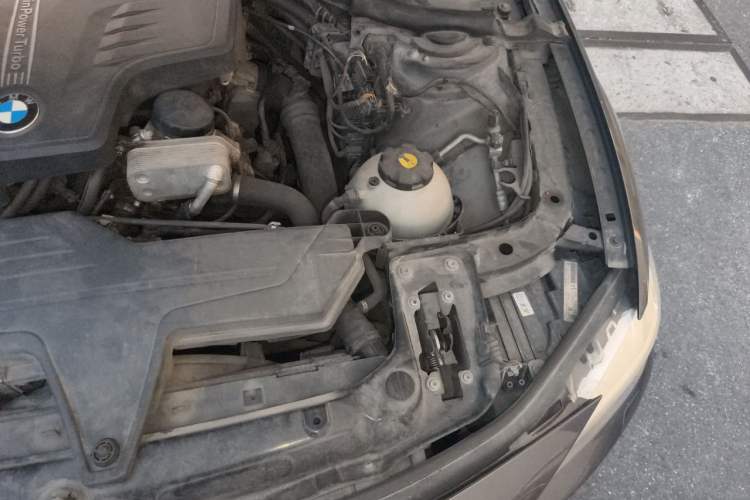 Used BMW 3 Series 2013 320i Sport Edition Engine Bay Left