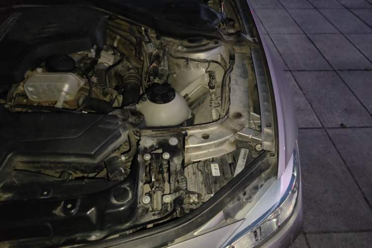 Used BMW 3 Series 2013 328Li Luxury Design Package Engine Bay Left