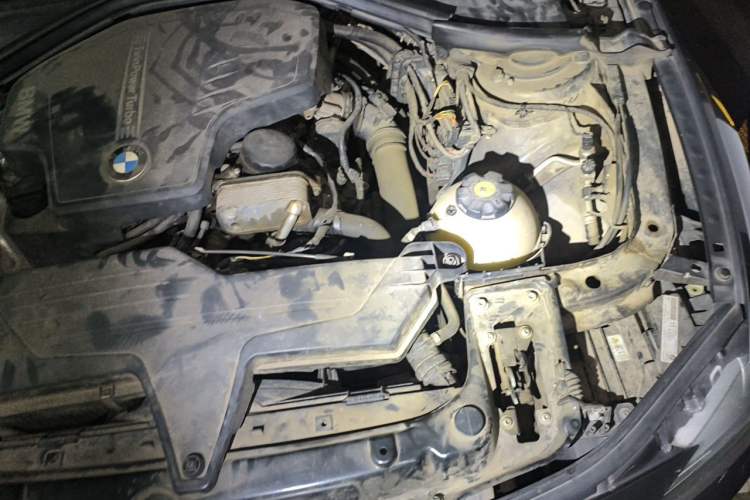 Used BMW 3 Series 2013 320i Sport Edition Engine Bay Left