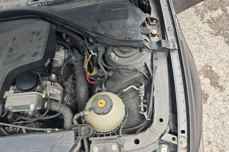 Used BMW 3 Series 2013 328i Sport Design Package Engine Bay Left