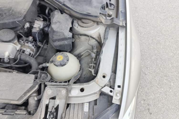 Used BMW 3 Series 2013 320Li Fashion Model Engine Bay Left